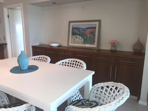 Proximity Waterfront Apartments - Holiday Adelaide 8