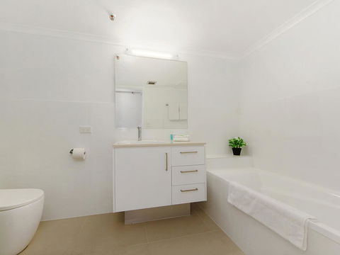 Sunbird Beach Resort Main Beach - Holiday Adelaide 31