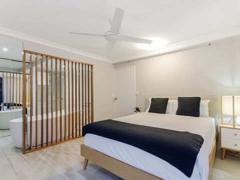 Sunbird Beach Resort Main Beach - Holiday Adelaide 7