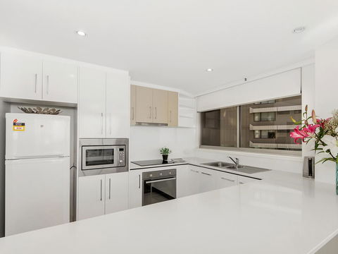 Sunbird Beach Resort Main Beach - Holiday Adelaide 16