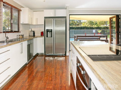 Beach House On Jones Parade, Central Coolum Beach - Holiday Adelaide 5