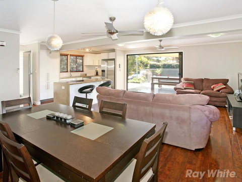 Beach House On Jones Parade, Central Coolum Beach - Holiday Adelaide 6
