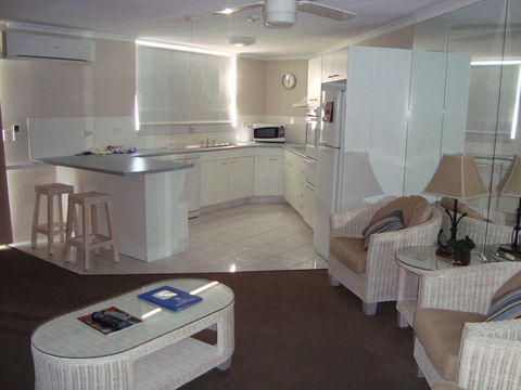 Grosvenor Beachfront Apartments Surfers Paradise - Holiday Adelaide 14