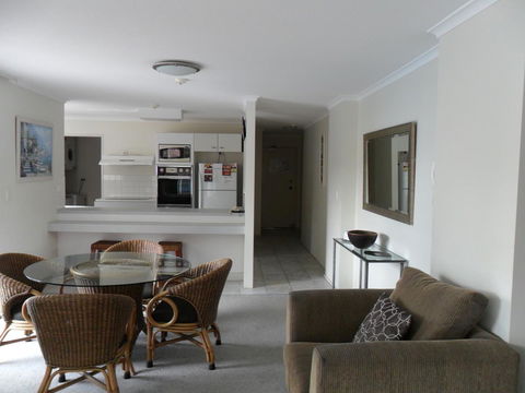 Grosvenor Beachfront Apartments Surfers Paradise - Holiday Adelaide 5