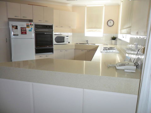 Grosvenor Beachfront Apartments Surfers Paradise - Holiday Adelaide 15
