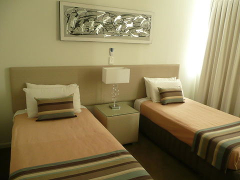 Grosvenor Beachfront Apartments Surfers Paradise - Holiday Adelaide 20