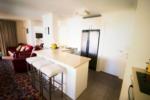 Grosvenor Beachfront Apartments Surfers Paradise - Holiday Adelaide 4