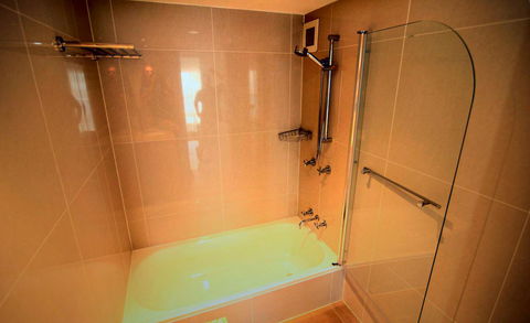 Grosvenor Beachfront Apartments Surfers Paradise - Holiday Adelaide 34