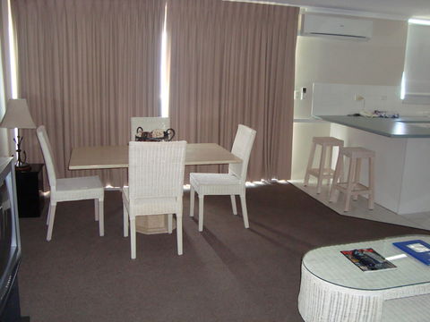 Grosvenor Beachfront Apartments Surfers Paradise - Holiday Adelaide 26