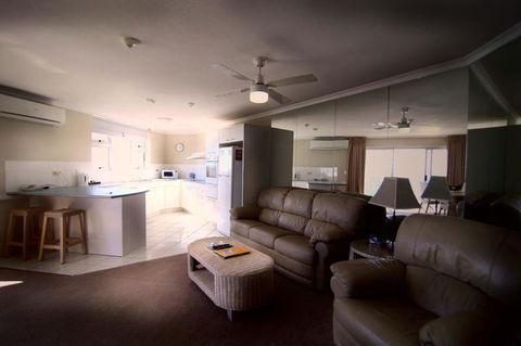 Grosvenor Beachfront Apartments Surfers Paradise - Holiday Adelaide 9