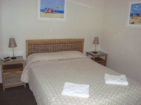 Grosvenor Beachfront Apartments Surfers Paradise - Holiday Adelaide 13