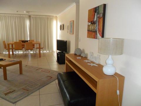 Grosvenor Beachfront Apartments Surfers Paradise - Holiday Adelaide 10