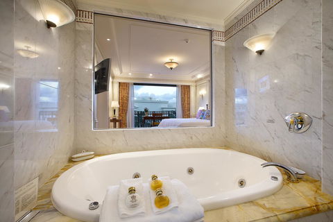 Imperial Hotel Gold Coast - Holiday Adelaide 6
