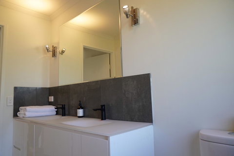 McCarthy Grove Maleny - Holiday Adelaide 10