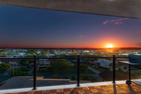 Sunset Retreat Mooloolaba - Holiday Adelaide 17