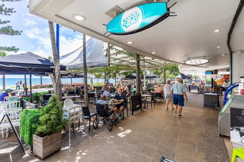 Sunset Retreat Mooloolaba - Holiday Adelaide 42