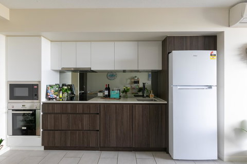 Sunset Retreat Mooloolaba - Holiday Adelaide 8