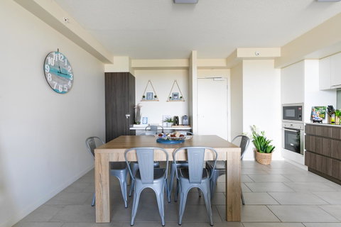 Sunset Retreat Mooloolaba - Holiday Adelaide 33