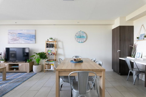 Sunset Retreat Mooloolaba - Holiday Adelaide 31