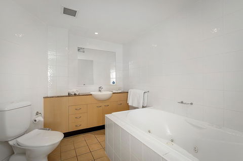 Kirra Beach Apartments - Holiday Adelaide 30