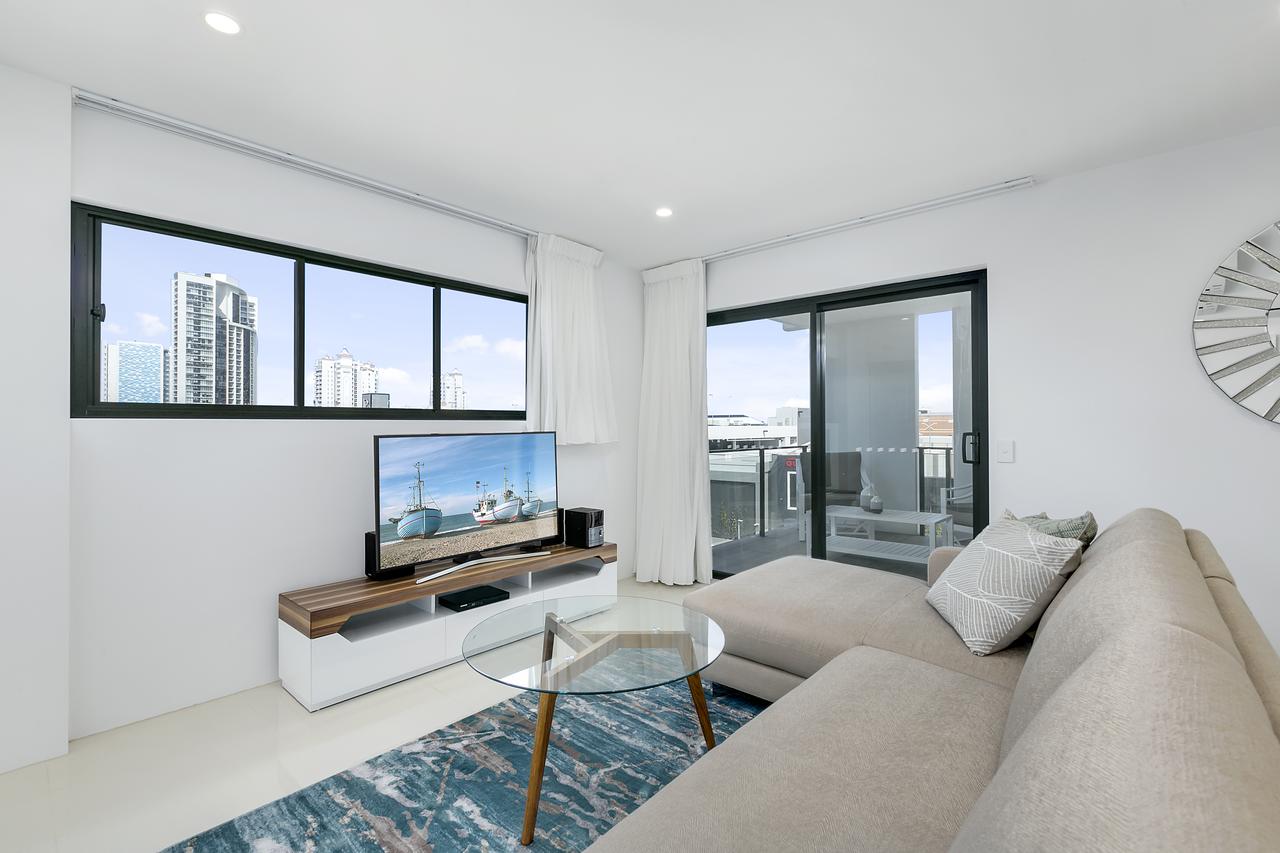 Broadbeach Waters QLD Holiday Adelaide