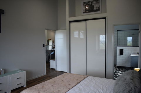 Ironbark House - Holiday Adelaide 23