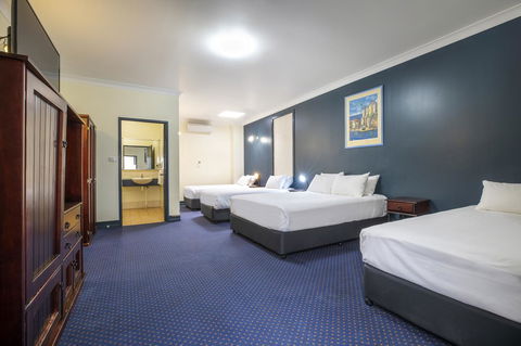 Nightcap At Atherton Hotel - Holiday Adelaide 0