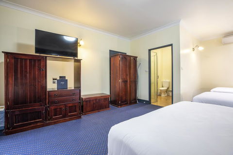 Nightcap At Atherton Hotel - Holiday Adelaide 15