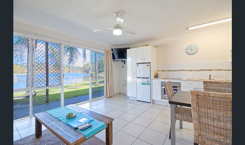 Bay Of Palms - Holiday Adelaide 4