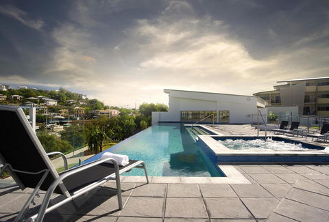 Oaks Townsville Gateway Suites - Holiday Adelaide 1