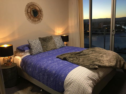 PeepSleep Chevron Towers - Holiday Adelaide 24