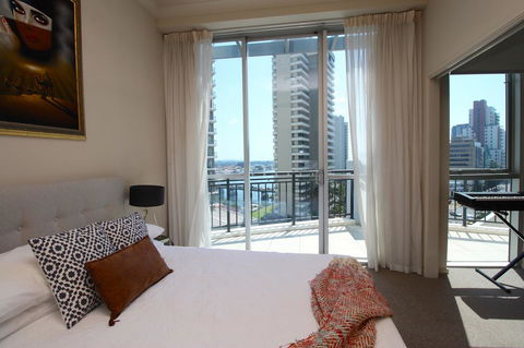 PeepSleep Chevron Towers - Holiday Adelaide 4