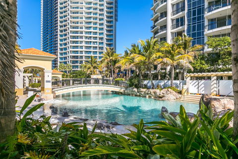 PeepSleep Chevron Towers - Holiday Adelaide 0
