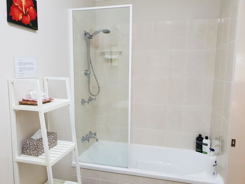 Boutique Bungalows - Holiday Adelaide 2