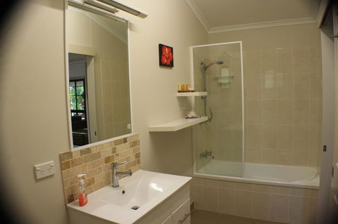 Boutique Bungalows - Holiday Adelaide 32