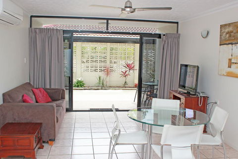 Townsville Holiday Apartments - Holiday Adelaide 10