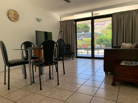 Townsville Holiday Apartments - Holiday Adelaide 5