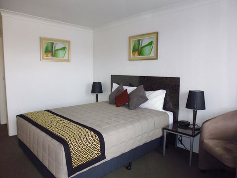 Burke & Wills Motor Inn - Holiday Adelaide 1