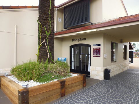 Burke & Wills Motor Inn - Holiday Adelaide 0