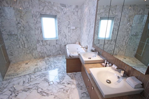 Oceans Mooloolaba - Holiday Adelaide 34
