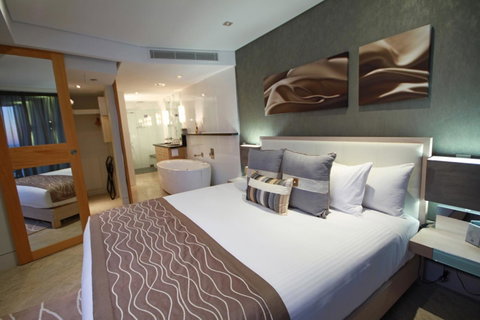 Oceans Mooloolaba - Holiday Adelaide 14