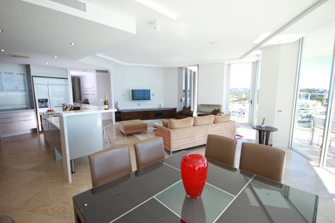 Oceans Mooloolaba - Holiday Adelaide 25