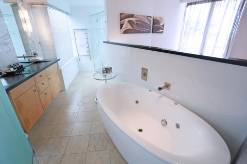 Oceans Mooloolaba - Holiday Adelaide 8