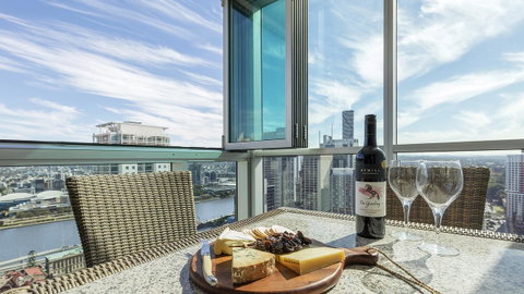 Oaks Brisbane Festival Suites - Holiday Adelaide 1