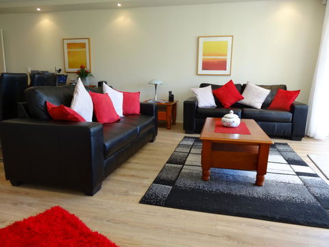 Waterfront Resort Villa With Buggy - Holiday Adelaide 4