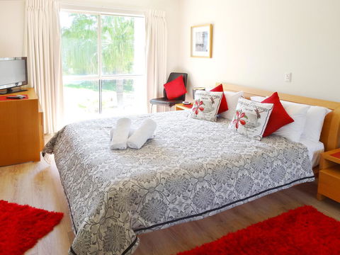 Waterfront Resort Villa With Buggy - Holiday Adelaide 12