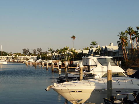 Waterfront Resort Villa With Buggy - Holiday Adelaide 28