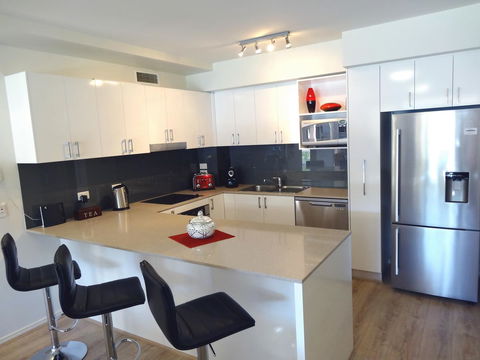 Waterfront Resort Villa With Buggy - Holiday Adelaide 5