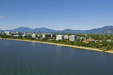 Cairns Harbourside Hotel - Holiday Adelaide 0