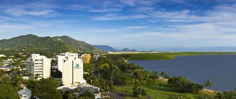 Cairns Harbourside Hotel - Holiday Adelaide 7